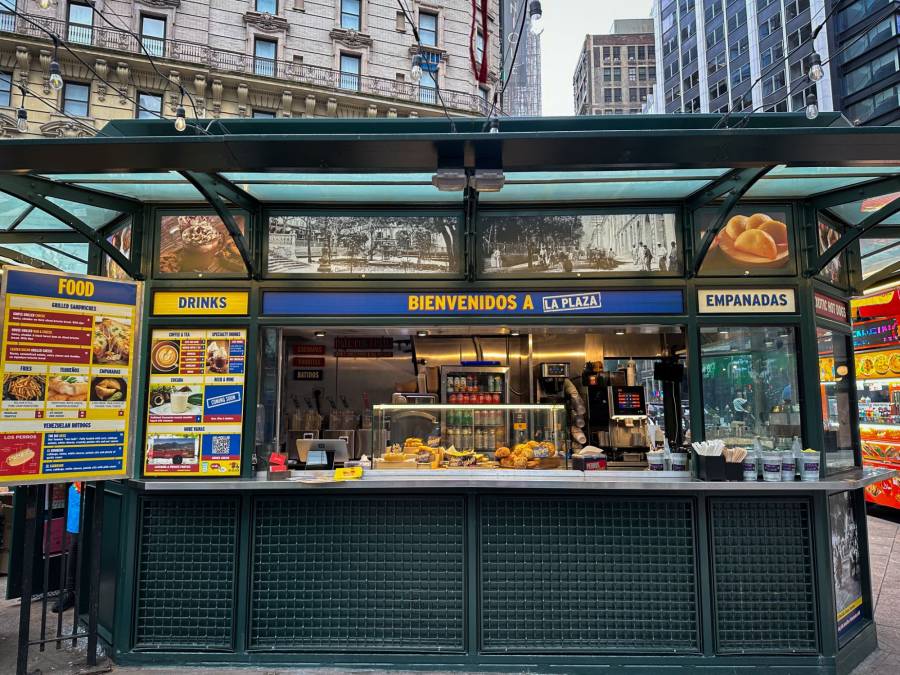Perros y Vainas food kiosk in Greeley Square Park, New York City.